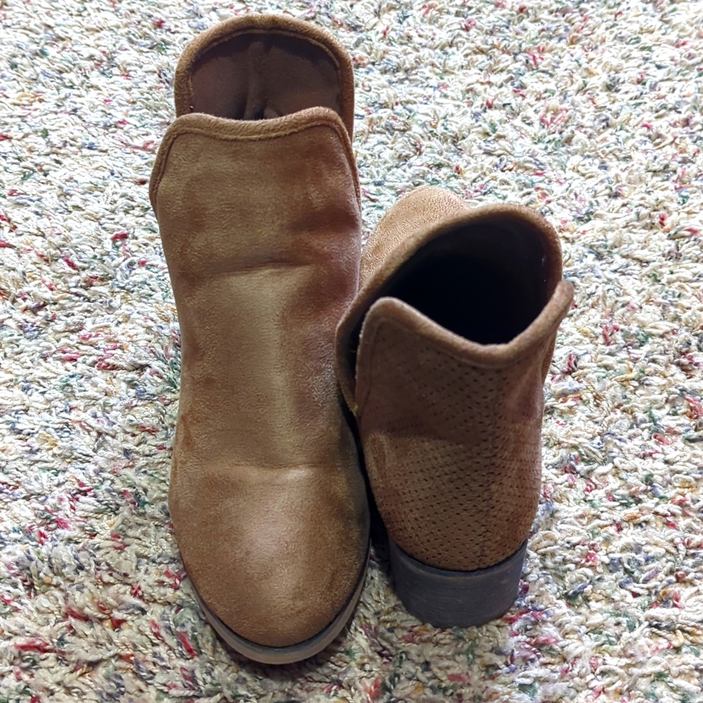 Soho Boot by Seven7 "Sand" brown ankle booties, size 8